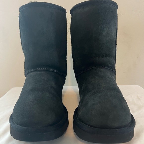 SOLD! UGG Classic Short II Women's Size US 9 Black Sheepskin Ankle Boots 1016223 - Picture 4 of 9